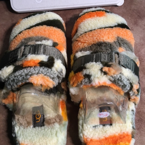 UGG NIB AUTHENTIC FLUFF IT CALI COLLAGE OLIVE UNISEX SLIPPERS - Picture 9 of 16